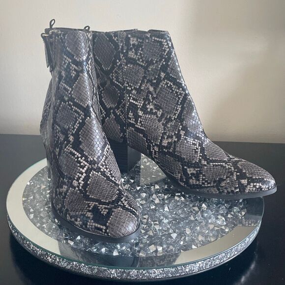 Old navy Faux snake skin autumn heeled ankle boots size 10 zip up booties - Picture 3 of 10